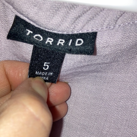Torrid Size 5 (28W) Sleeveless Blouse - Picture 4 of 6
